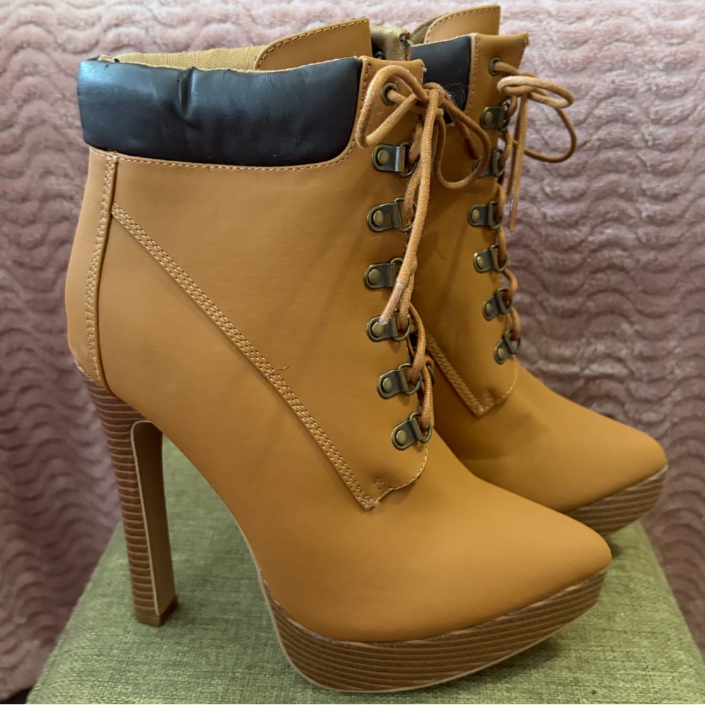🎉HP🎉 Elegant Tan Lace-Up Heeled Boots Extra Wide